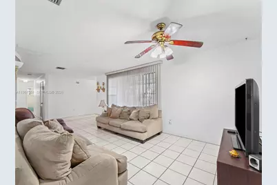 811 NW 112th St, Miami, FL 33168 - Photo 12