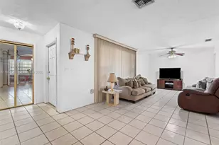 811 NW 112th St, Miami, FL 33168 - Photo 8