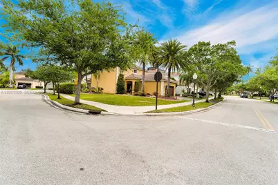 1518 Maple Dr #1518, Weston, FL 33327 - Photo 2