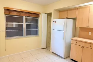 12950 SW 4th Ct, Pembroke Pines, FL 33027 - Photo 2