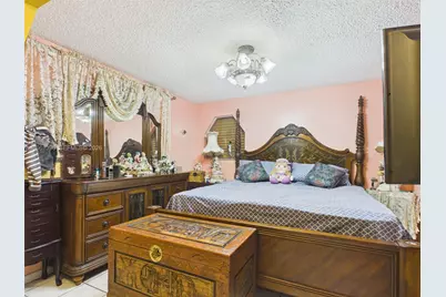 46 NW 24th Ct, Miami, FL 33125 - Photo 8