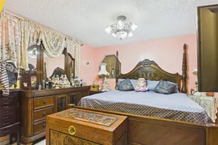 46 NW 24th Ct, Miami, FL 33125 - Photo 8