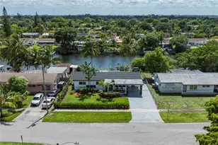 390 NW 40th St, Deerfield Beach, FL 33064 - Photo 1