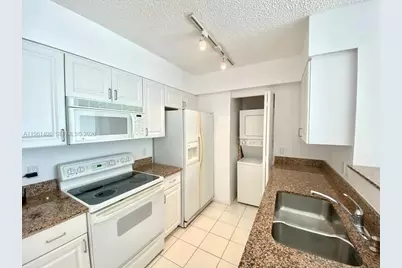 1155 Brickell Bay Dr #607, Miami, FL 33131 - Photo 4