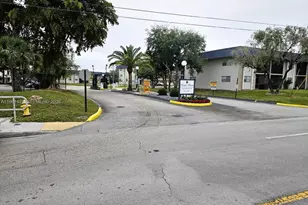 8020 N Colony Cir N, Tamarac, FL 33321 - Photo 8