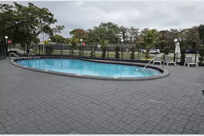 8020 N Colony Cir N #103, Tamarac, FL 33321 - Photo 12