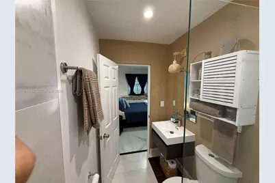 299 NE 46th St, Deerfield Beach, FL 33064 - Photo 18