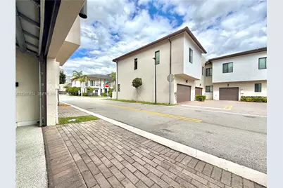 4861 NW 83rd Path #4861, Doral, FL 33166 - Photo 16