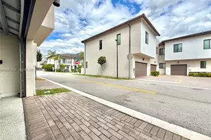 4861 NW 83rd Path, Doral, FL 33166 - Photo 16