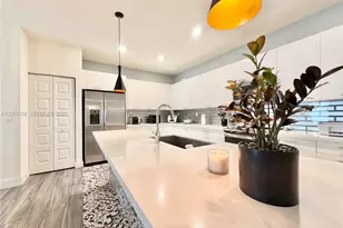 4861 NW 83rd Path, Doral, FL 33166 - Photo 4