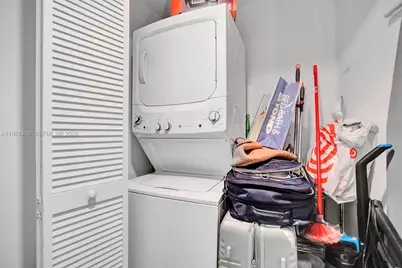 121 NE 34th St #1814, Miami, FL 33137 - Photo 12