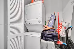 121 NE 34th St, Miami, FL 33137 - Photo 12