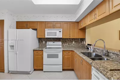12540 Majesty Cir #208, Boynton Beach, FL 33437 - Photo 8
