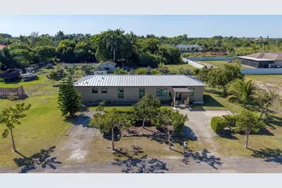 18860 SW 354th Ter, Homestead, FL 33034 - Photo 2