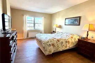 400 Kings Point Dr, Sunny Isles Beach, FL 33160 - Photo 14