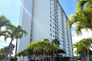 400 Kings Point Dr, Sunny Isles Beach, FL 33160 - Photo 2