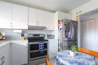 49 Majorca Ave #303, Coral Gables, FL 33134 - Photo 6