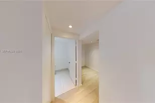 55 SW 9th St, Miami, FL 33130 - Photo 16