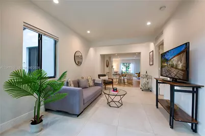 360 NE 87th St, El Portal, FL 33138 - Photo 10