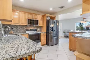 9501 NW 8th St, Pembroke Pines, FL 33024 - Photo 4