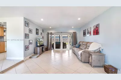 9501 NW 8th St, Pembroke Pines, FL 33024 - Photo 26