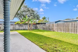 9501 NW 8th St, Pembroke Pines, FL 33024 - Photo 6