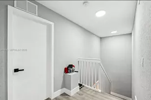 380 NW 20th St, Miami, FL 33127 - Photo 8