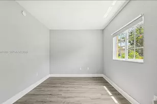 380 NW 20th St, Miami, FL 33127 - Photo 14