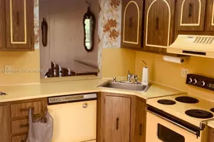 8515 Sunrise Lakes Blvd, Sunrise, FL 33322 - Photo 2