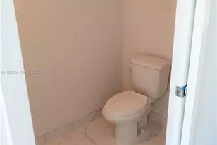 2555 NE 193rd St, Miami, FL 33180 - Photo 18