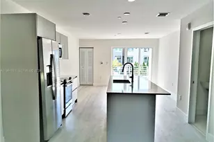 2555 NE 193rd St, Miami, FL 33180 - Photo 14