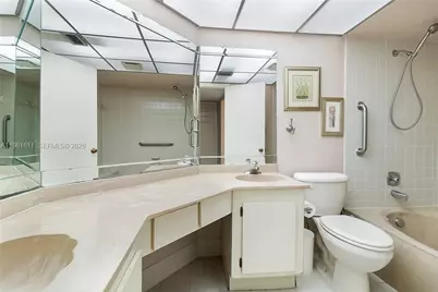 141 SW 96th Ter #204, Plantation, FL 33324 - Photo 4