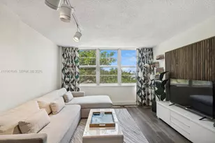 1020 Meridian Ave, Miami Beach, FL 33139 - Photo 4