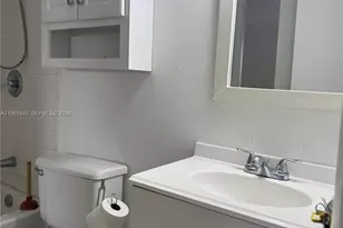 4805 NW 7th St, Miami, FL 33126 - Photo 12