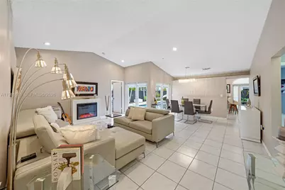 16322 SW 76th St, Miami, FL 33193 - Photo 4
