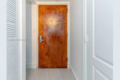 1200 Brickell Bay Dr #3210, Miami, FL 33131 - Photo 4