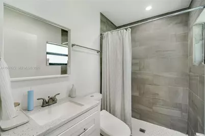 2701 NE 52nd St, Lighthouse Point, FL 33064 - Photo 22