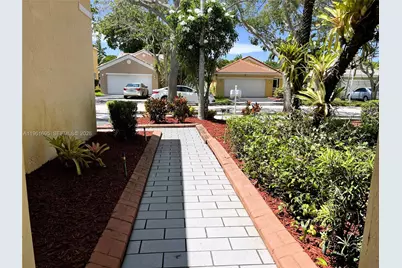 1605 Salerno Cir, Weston, FL 33327 - Photo 4
