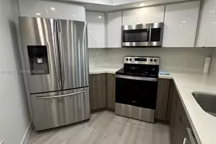 9725 Fontainebleau Blvd, Miami, FL 33172 - Photo 10