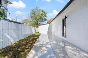 860 NW 70th St, Miami, FL 33150 - Photo 24