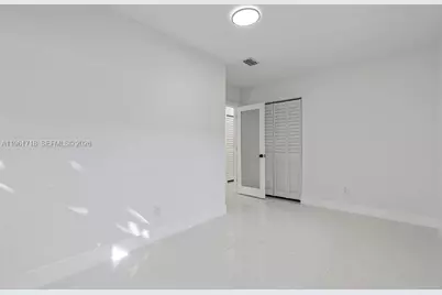 860 NW 70th St, Miami, FL 33150 - Photo 16