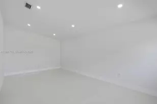 860 NW 70th St, Miami, FL 33150 - Photo 20