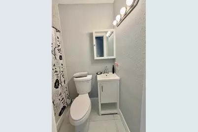 598 E 41st St, Hialeah, FL 33013 - Photo 10