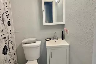 598 E 41st St, Hialeah, FL 33013 - Photo 10