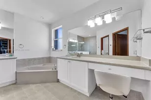 18091 NW 87th Ct, Hialeah, FL 33018 - Photo 32