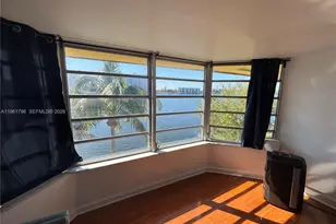 1302 NE 191st St, Miami, FL 33179 - Photo 4