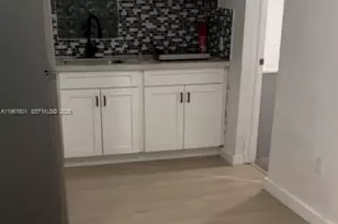 252 E 36th St, Hialeah, FL 33013 - Photo 2