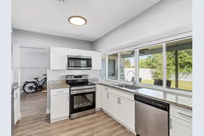 4709 Washington St, Hollywood, FL 33021 - Photo 10