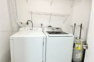 10237 NW 9th St Cir, Miami, FL 33172 - Photo 28