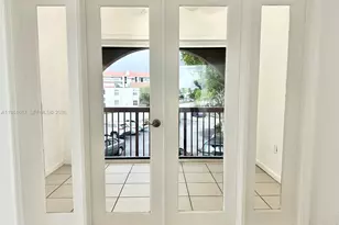 10237 NW 9th St Cir, Miami, FL 33172 - Photo 12